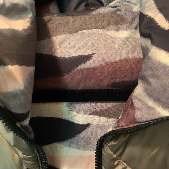 Free shipping Lululemon Puffer Vest 8 - Picture 2 of 5